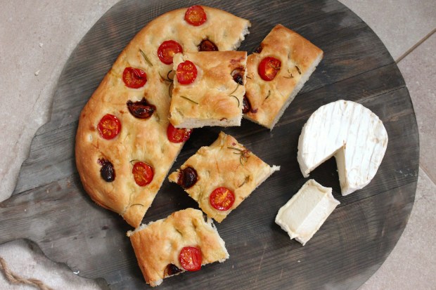Tomato, rosemary and caramelised garlic bread